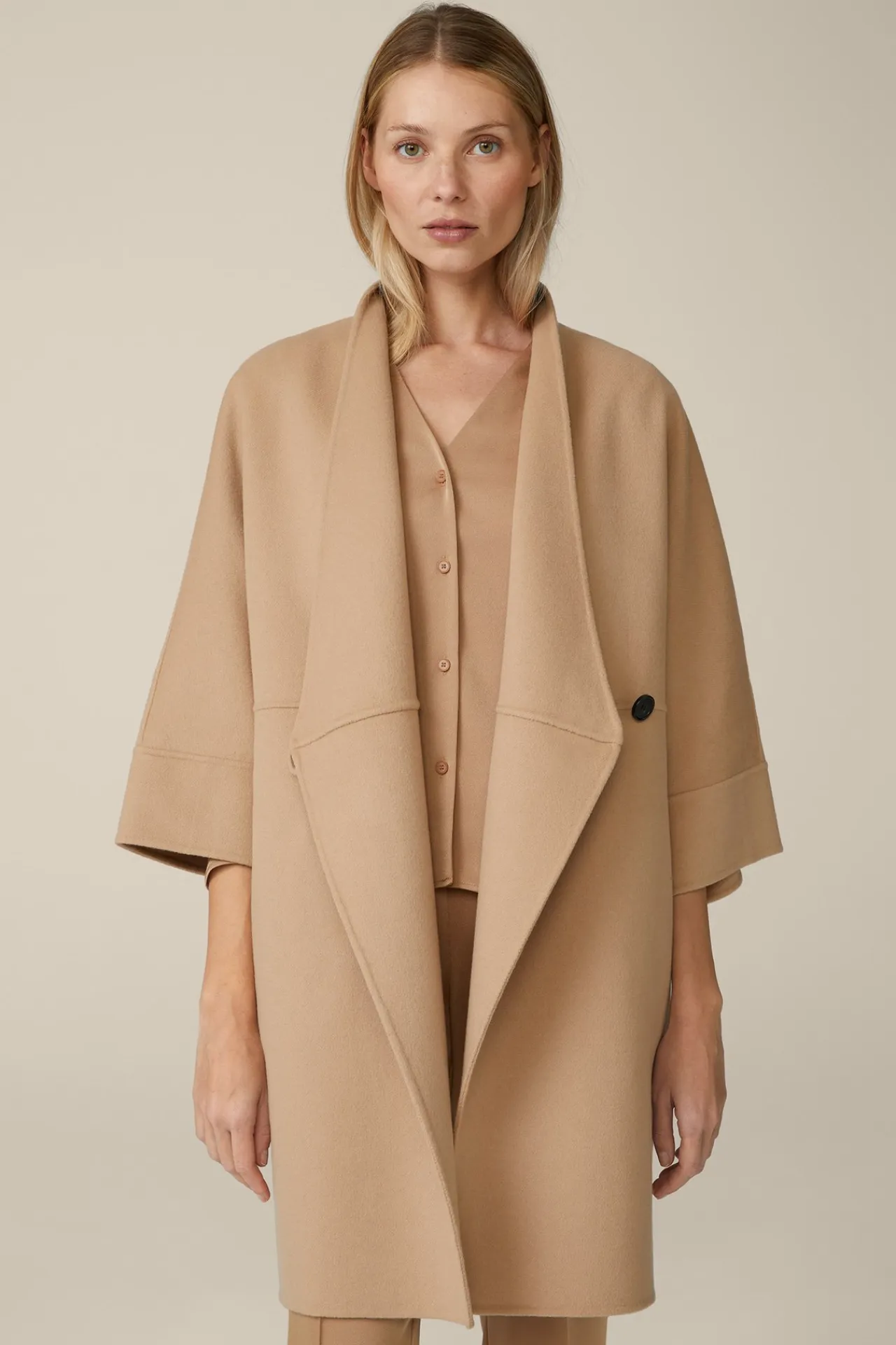 Double-Cape-Mantel In*Windsor Online