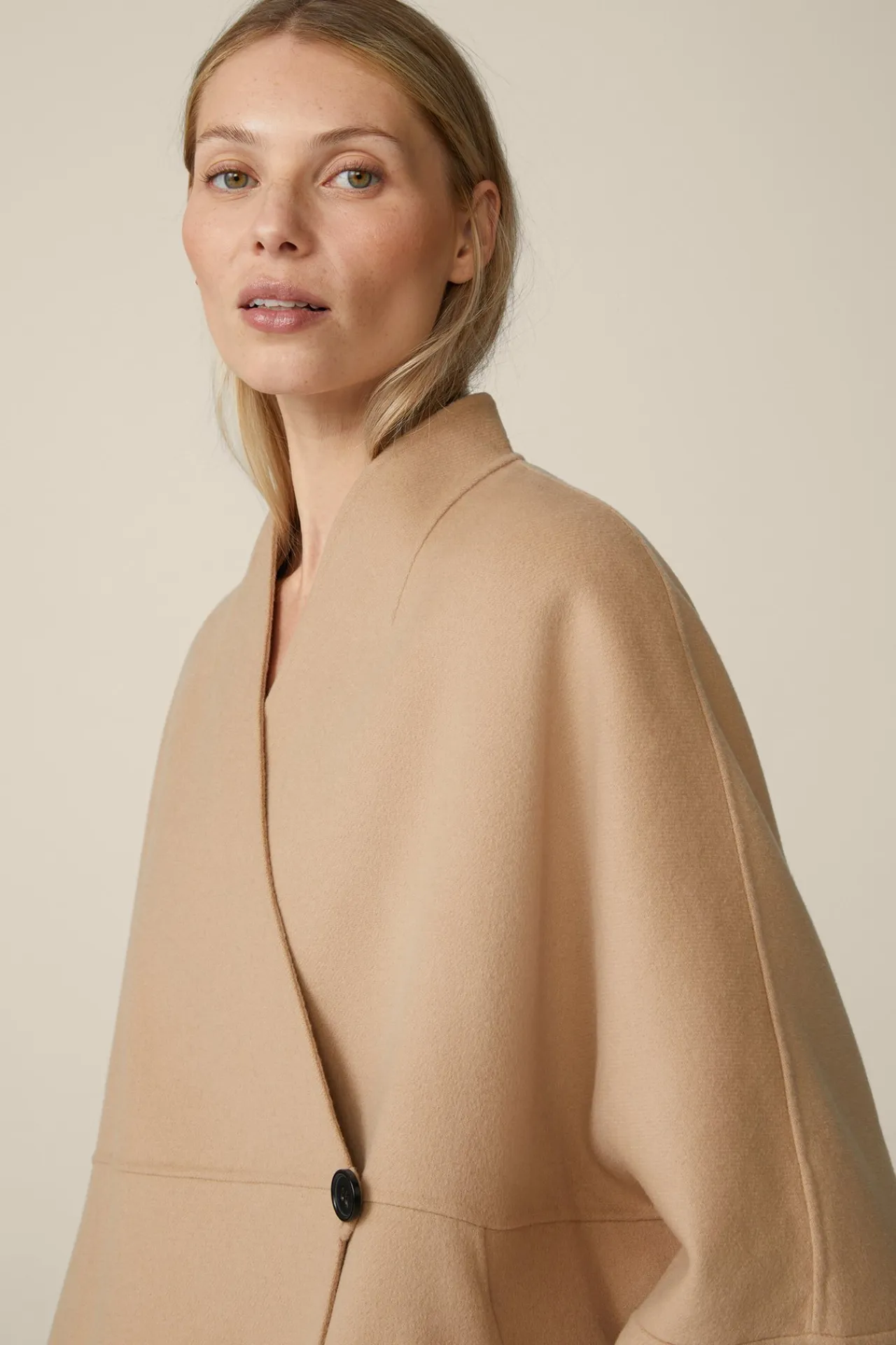 Double-Cape-Mantel In*Windsor Online
