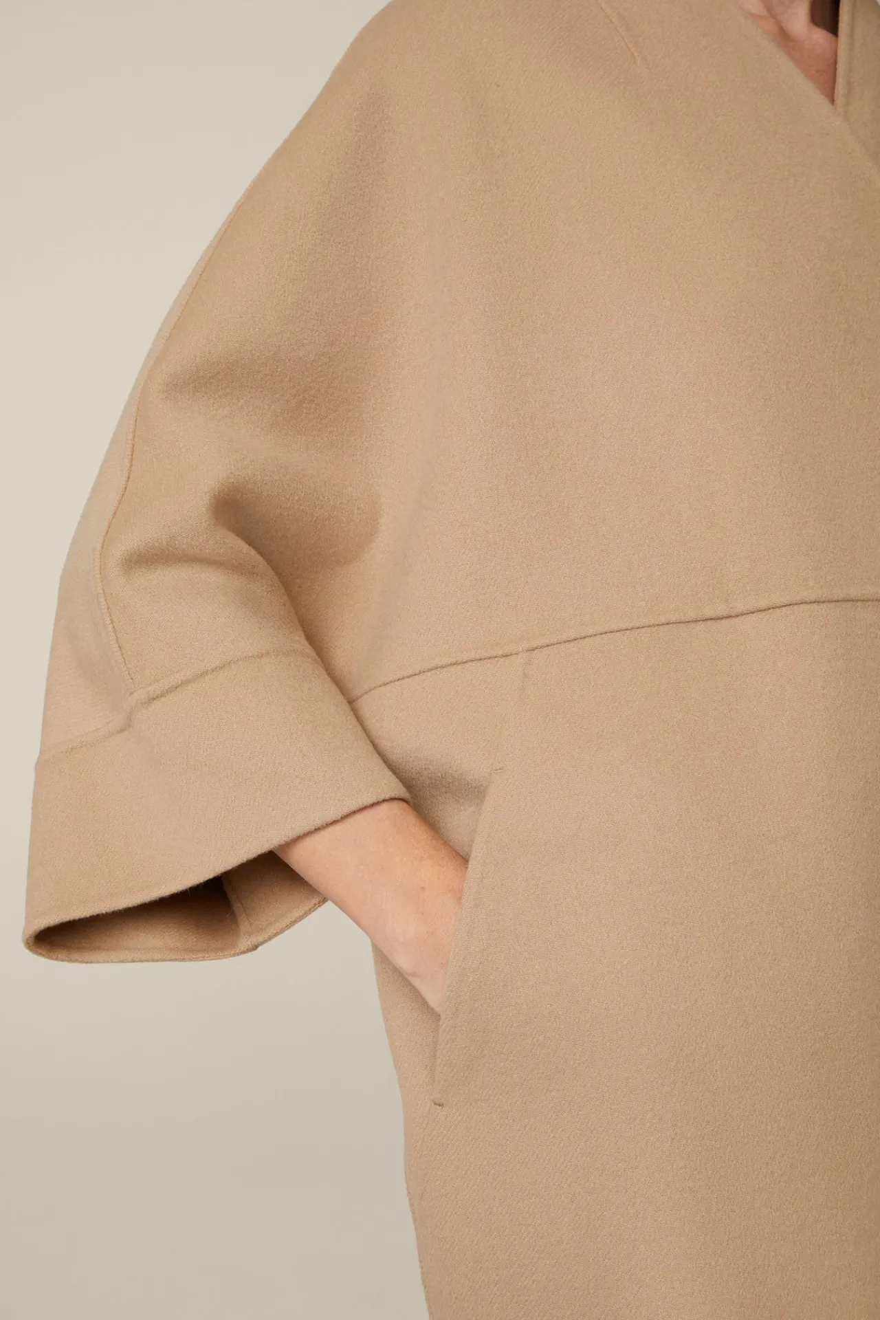 Double-Cape-Mantel In*Windsor Online