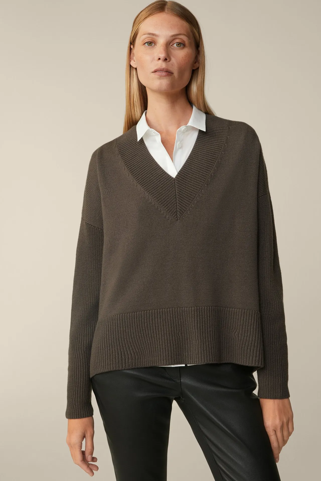 Merino-Strick-Pullover Mit V-Ausschnitt In*Windsor Hot