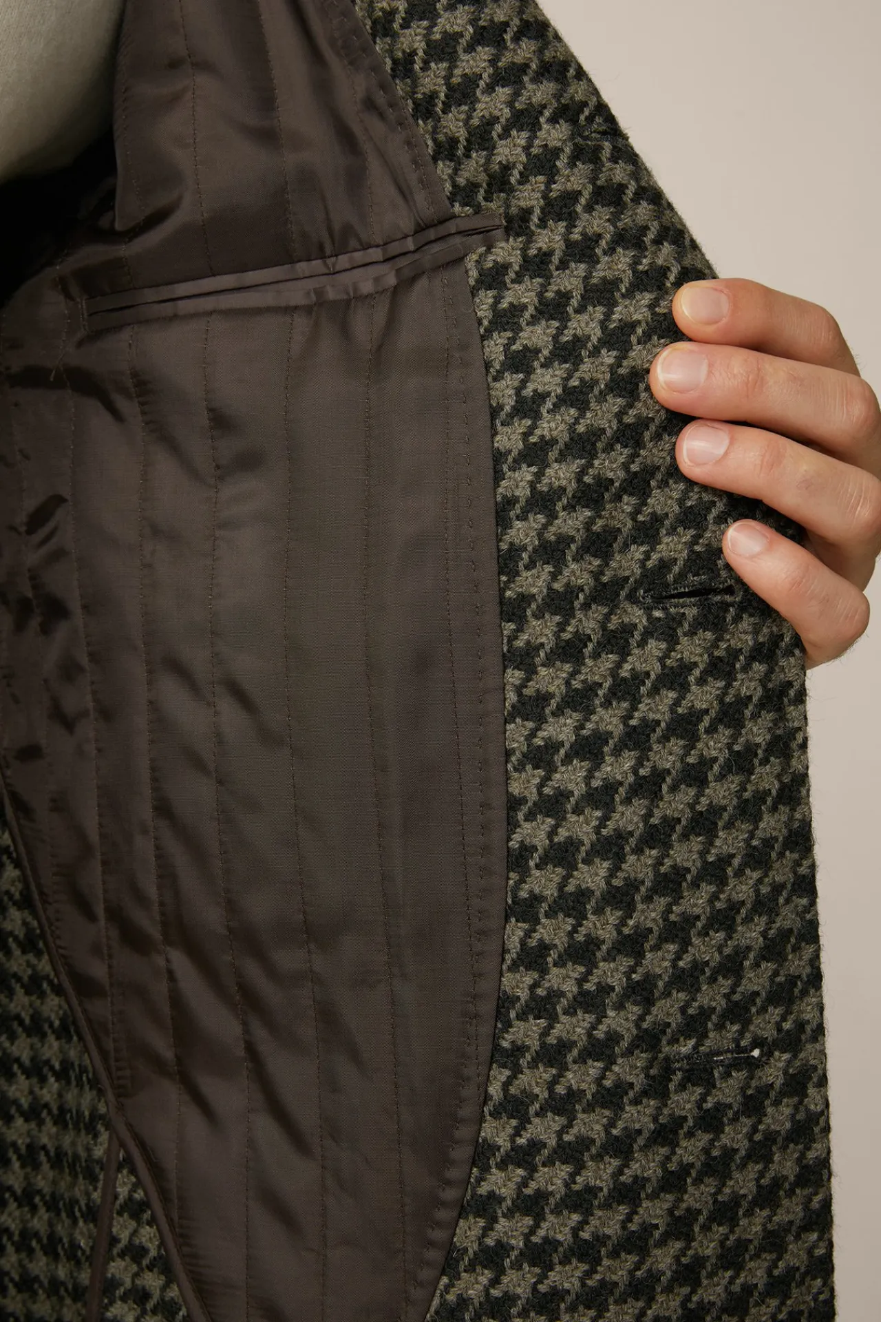 Schurwoll-Mantel Capo Mit Reverskragen Im Olive-Salbei Pepita Muster*Windsor Best